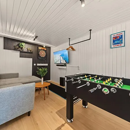 Spotlight One Fuer Bis Zu 14, Gamingzimmer, 2 Baeder Apartment *